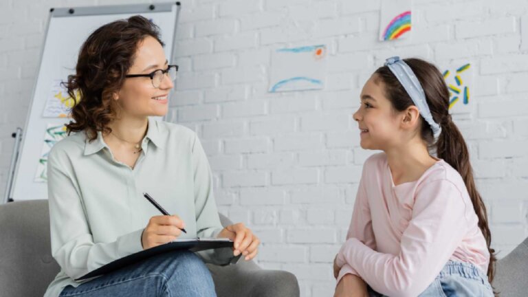 Explore Confident Solutions in Teen PHP Mental Health Treatment