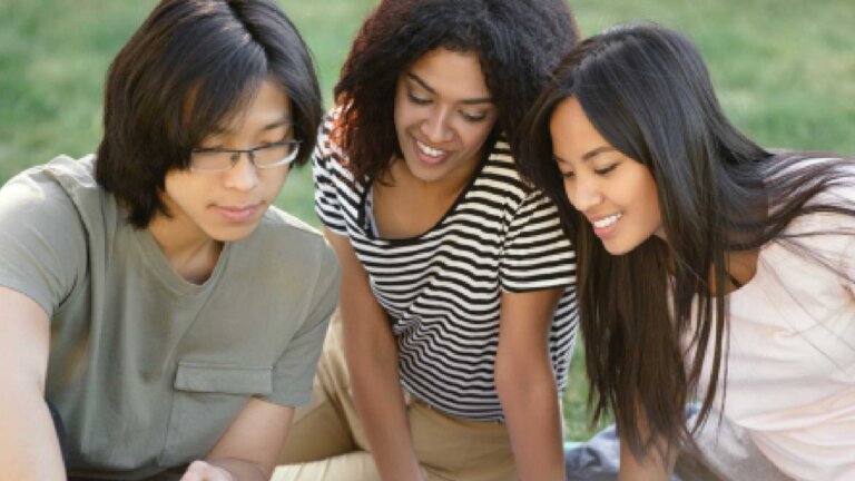 Your Guide to Teen PHP and IOP Transition Programs That Accept Insurance