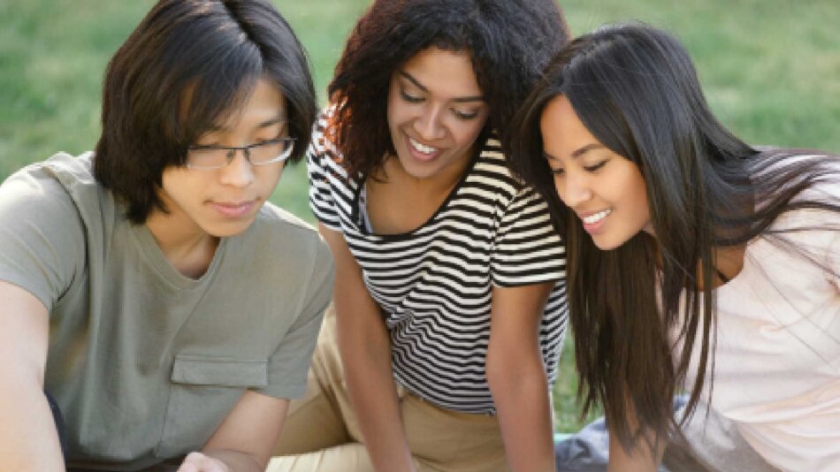 Your Guide to Teen PHP and IOP Transition Programs That Accept Insurance