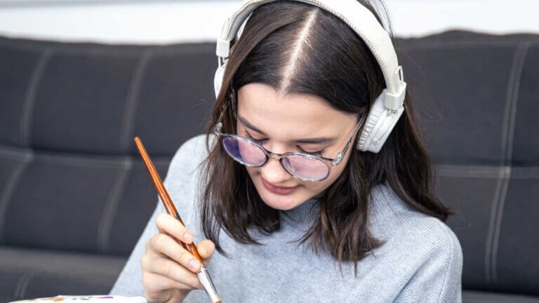 What You Should Know About Art and Music Therapy for Adults