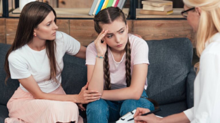 Your Guide to Family Therapy for Teens With Emotional Issues